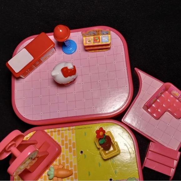 ❌SOLD❌Hello Kitty Playset With Carrying Case Sanrio 2007 Mini Play Set Toy - Picture 6 of 12